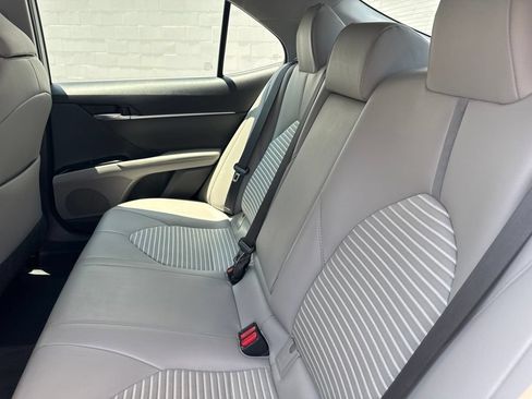 Used 2018 Toyota Camry SE FWD image 13