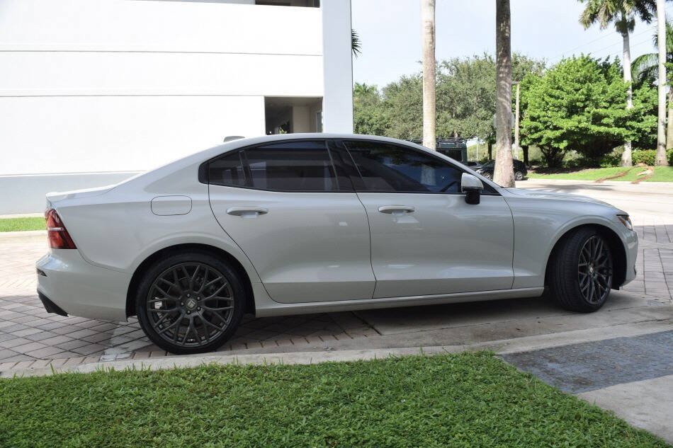 Used 2019 Volvo S60 T5 Momentum w/ Multimedia Package FWD image 7