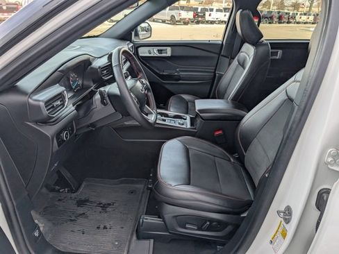 Used 2024 Ford Explorer ST-Line w/ Class IV Trailer Tow Package image 2