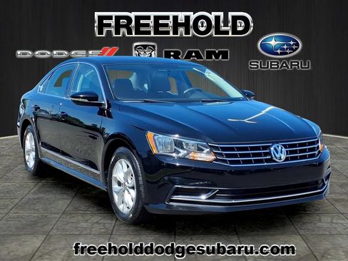 Used 2016 Volkswagen Passat 1.8T S FWD image 1