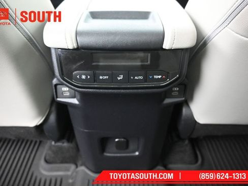 Used 2024 Toyota Grand Highlander AWD image 28