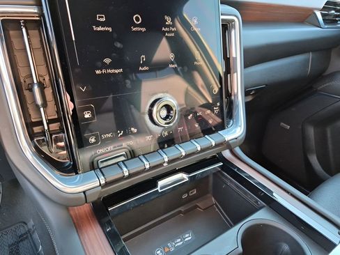 Certified 2025 GMC Yukon Denali image 40