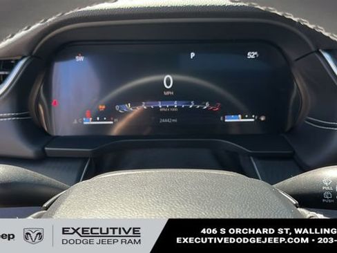 Used 2023 Jeep Grand Cherokee Altitude AWD/4WD image 15
