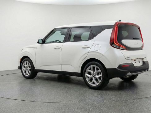 Used 2025 Kia Soul LX w/ LX Technology Package FWD image 6