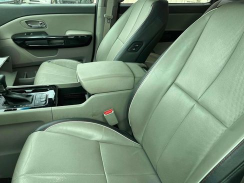 Used 2018 Kia Sedona SX FWD image 5