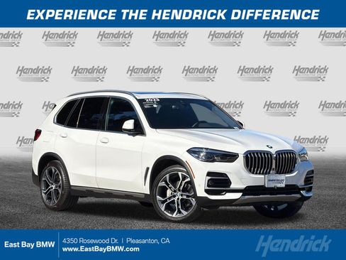 Used 2023 BMW X5 xDrive40i w/ Parking Assistance Package AWD/4WD image 1