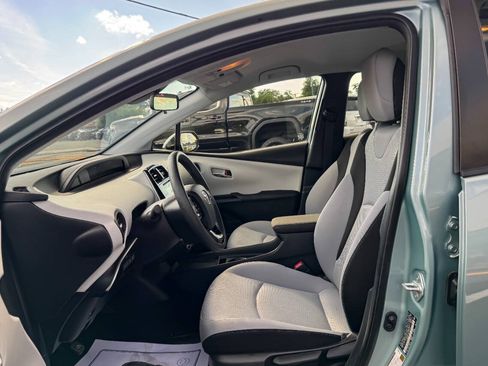 Used 2019 Toyota Prius LE FWD image 19