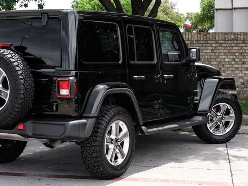 Used 2022 Jeep Wrangler Unlimited Sahara AWD/4WD image 18