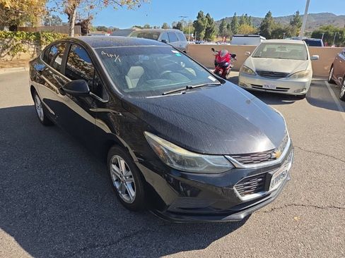 Used 2017 Chevrolet Cruze LT w/ Convenience Package FWD image 8