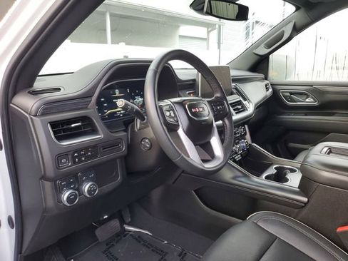 Used 2023 GMC Yukon SLT w/ SLT Premium Package image 19