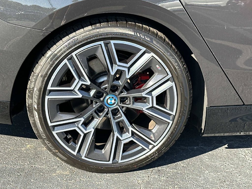 Used 2024 BMW i5 eDrive40i w/ M Sport Package RWD image 9