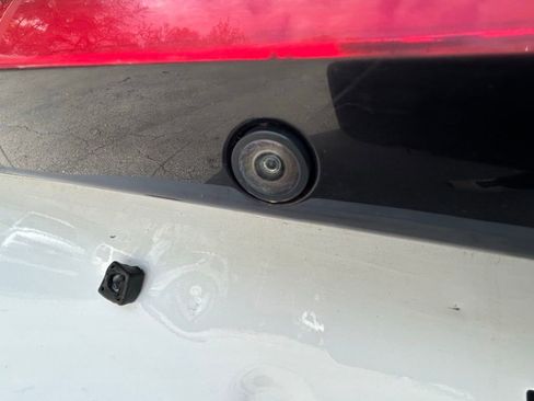 Used 2024 Chrysler Pacifica Touring-L image 38