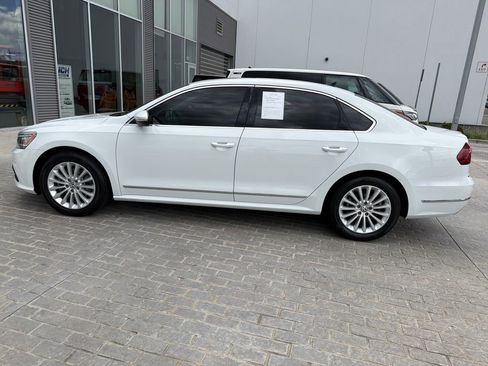Used 2017 Volkswagen Passat 1.8T SE FWD image 2