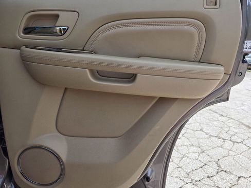 Used 2014 Cadillac Escalade Luxury AWD/4WD image 39