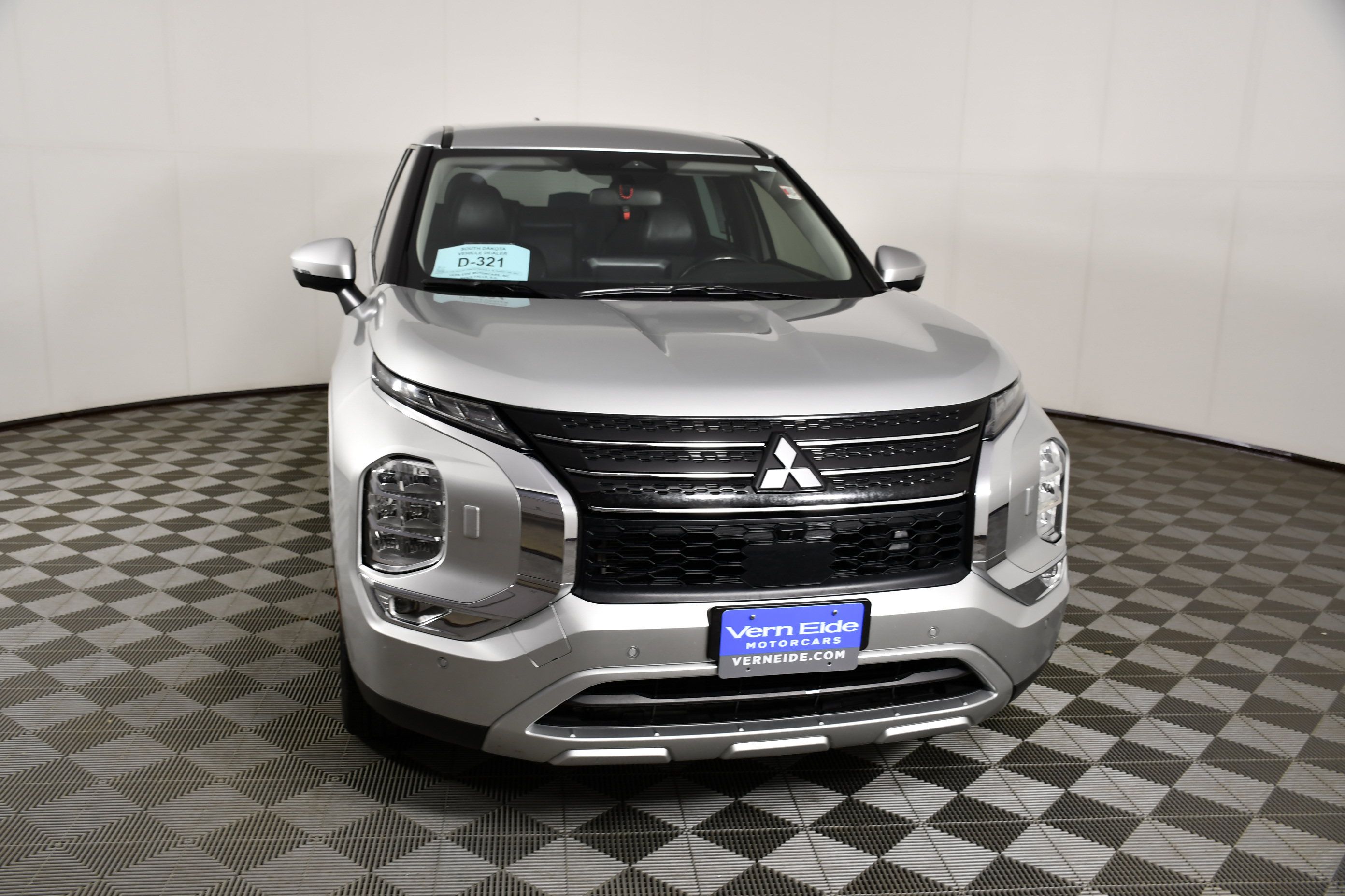 Used 2023 Mitsubishi Outlander SE AWD/4WD image 3