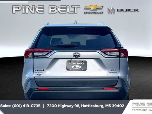 Used 2024 Toyota RAV4 XLE AWD/4WD image 4