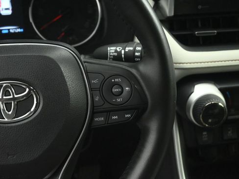 Used 2022 Toyota RAV4 XLE Premium FWD image 36