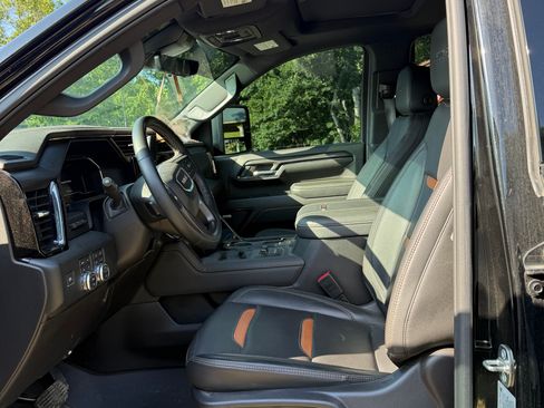 Used 2024 GMC Sierra 2500 AT4 w/ AT4 Premium Plus Package AWD/4WD image 6