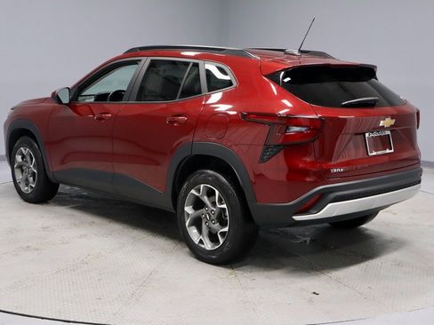 Used 2024 Chevrolet Trax LT w/ Driver Confidence Package image 9