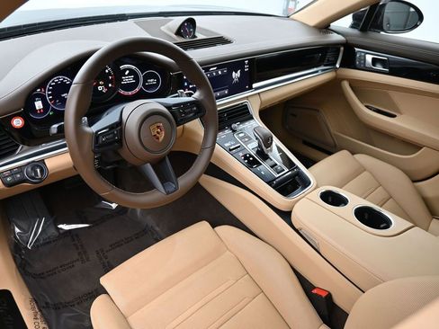 Used 2023 Porsche Panamera Platinum Edition image 4