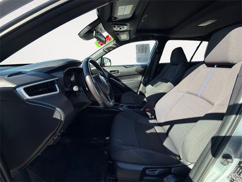 Certified 2025 Toyota Corolla Cross SE image 2