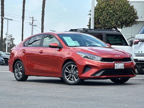 Used 2023 Kia Forte LXS w/ LXS Technology Package FWD image 8