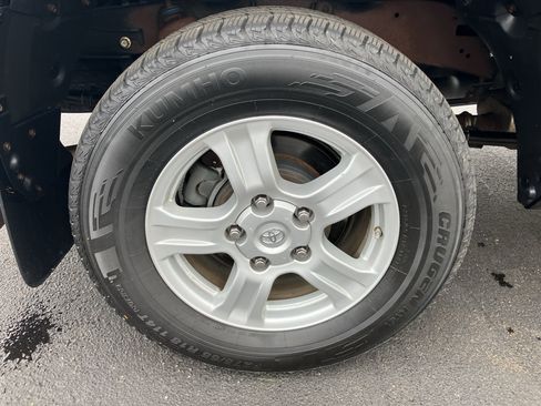 Used 2013 Toyota Tundra 4x4 CrewMax w/ Tow Pkg image 14