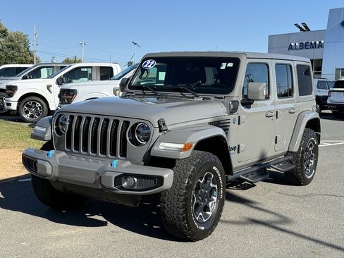 Used 2022 Jeep Wrangler Unlimited Sahara image 9