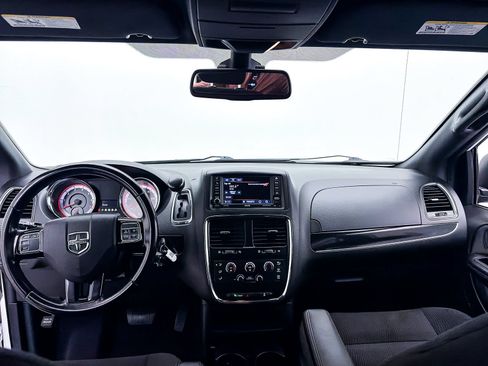 Used 2020 Dodge Grand Caravan SE FWD image 13
