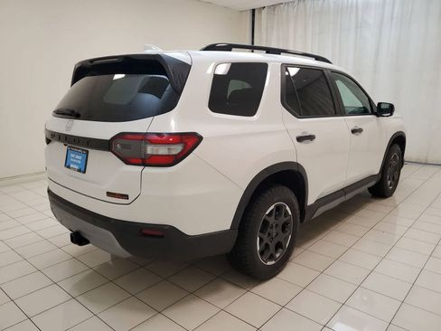 Used 2024 Honda Pilot TrailSport image 29