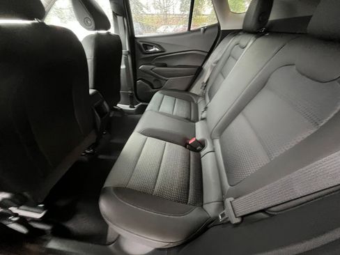 Used 2025 Chevrolet Trax LT w/ LT Convenience Package image 27