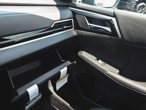 New 2025 Mitsubishi Outlander SE image 17