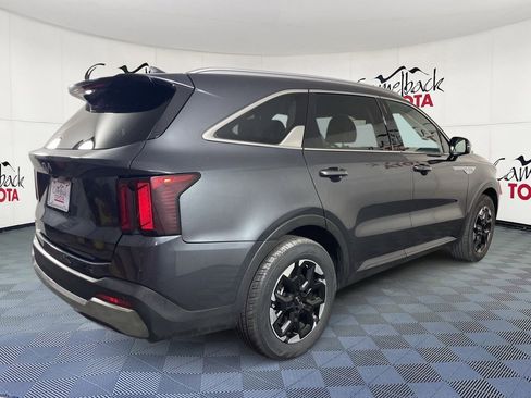Used 2024 Kia Sorento S image 7