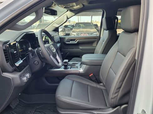 New 2026 GMC Sierra 1500 SLT image 17