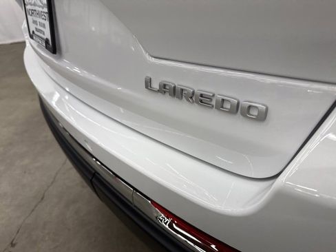 New 2025 Jeep Grand Cherokee Laredo X w/ Luxury Tech Group I image 18