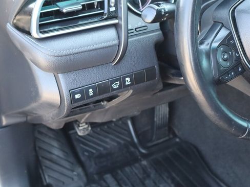 Used 2019 Toyota Camry SE FWD image 21