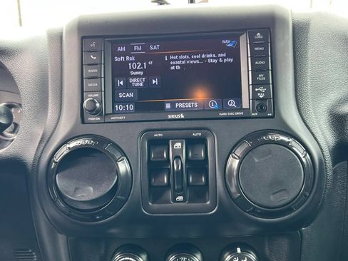 Used 2018 Jeep Wrangler Unlimited Rubicon AWD/4WD image 30