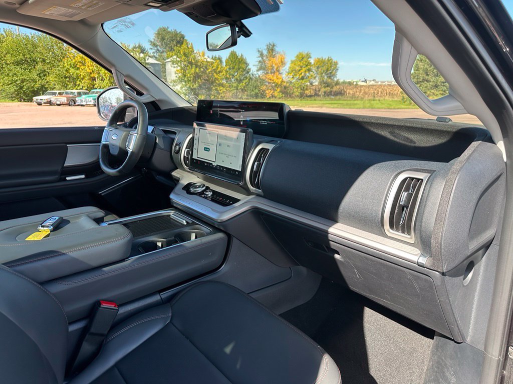 Used 2025 Ford Expedition Active AWD/4WD image 31