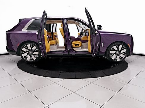 Used 2025 Rolls-Royce Cullinan image 14