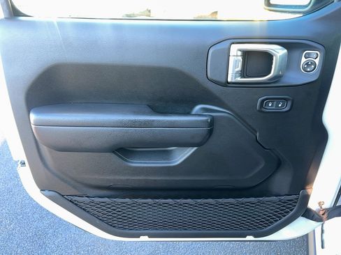 Used 2024 Jeep Wrangler Willys image 14