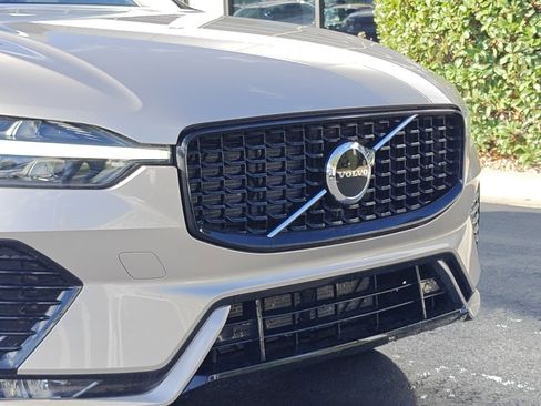 Used 2025 Volvo XC60 B5 Core image 31