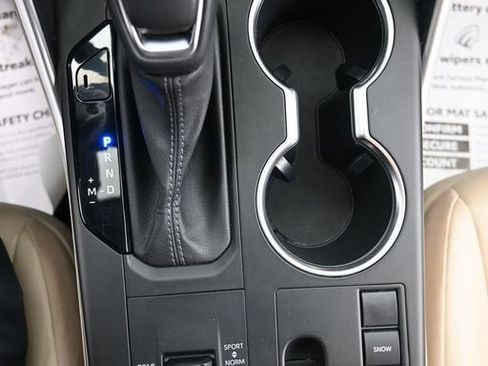 Used 2023 Toyota Highlander XLE image 29