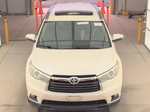 Used 2015 Toyota Highlander XLE image 2