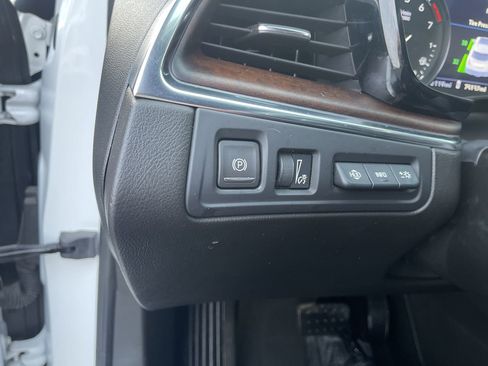 Used 2021 Cadillac XT5 Premium Luxury image 17