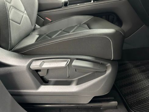 Used 2025 Volkswagen Atlas SE image 61