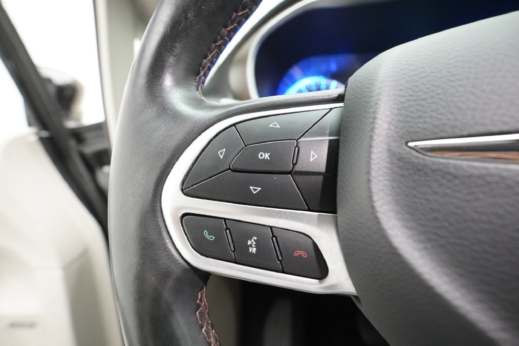 Used 2017 Chrysler Pacifica Touring-L Plus FWD image 19