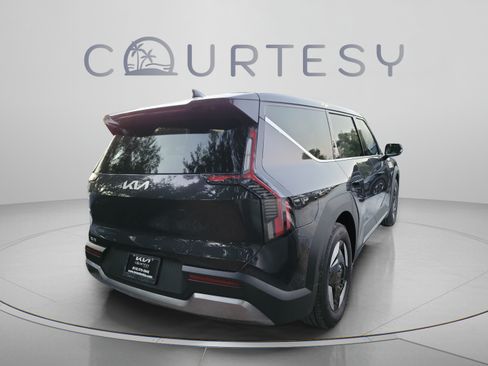 New 2026 Kia EV9 Light RWD image 3