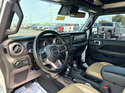 Used 2019 Jeep Wrangler Unlimited Rubicon AWD/4WD image 12