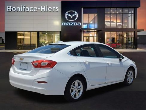 Used 2017 Chevrolet Cruze LT FWD image 4