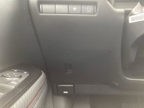 New 2025 Nissan Kicks SR image 23